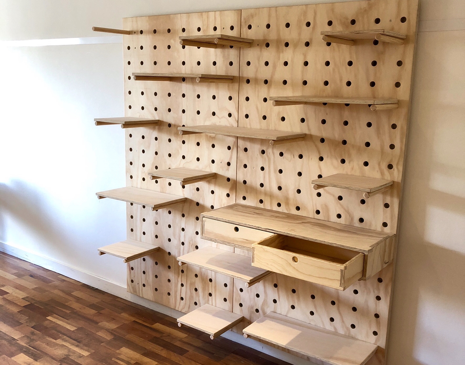 pegboard hout houten pegboard pegboard ikea pegboard gamma op maat gemaakt pegboard van hout gaten bord pegboard groot